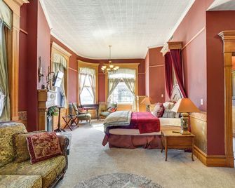 Downtown Yankton Suite Walk to Restaurants! - Yankton - Schlafzimmer