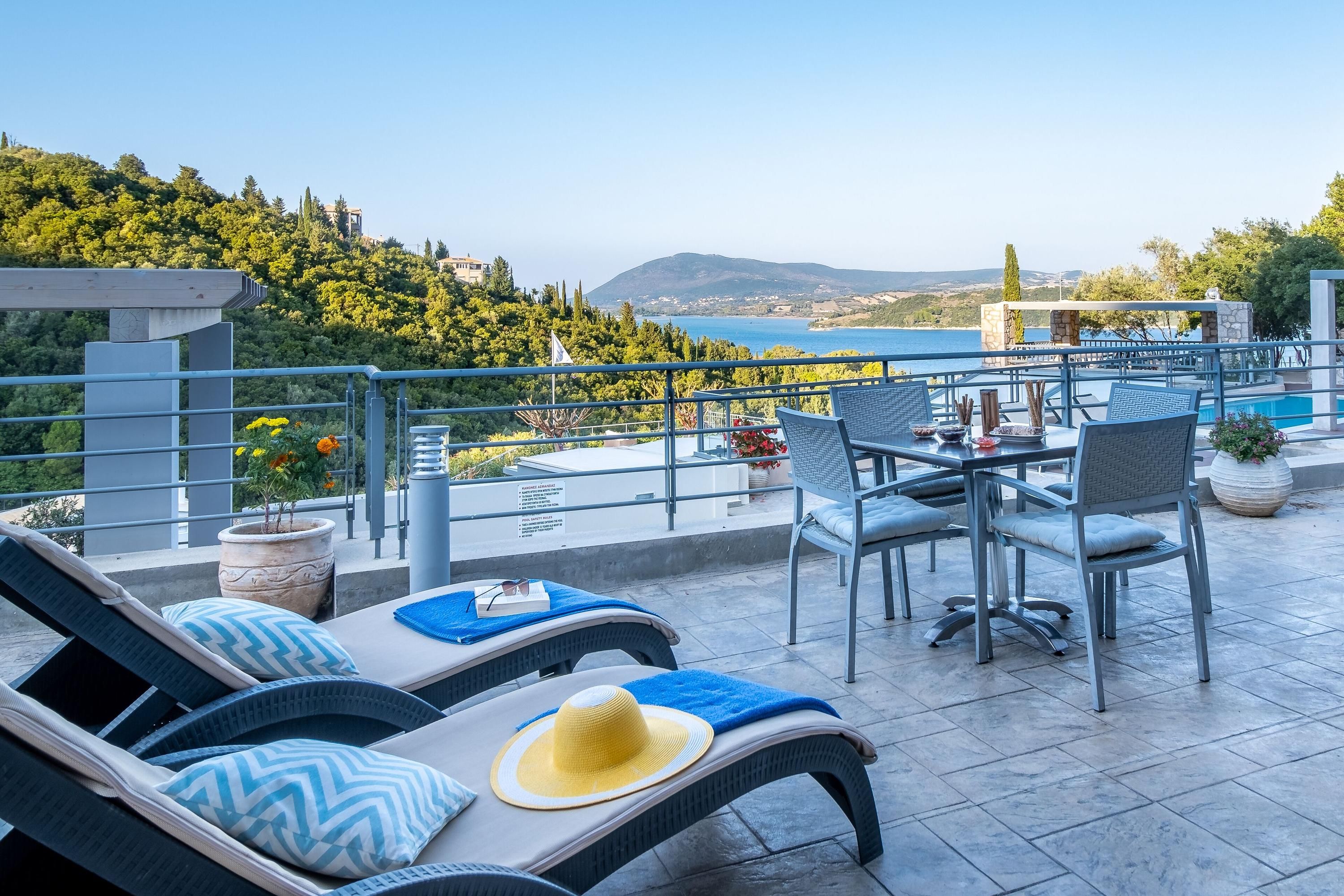 تيالوس فيلدج