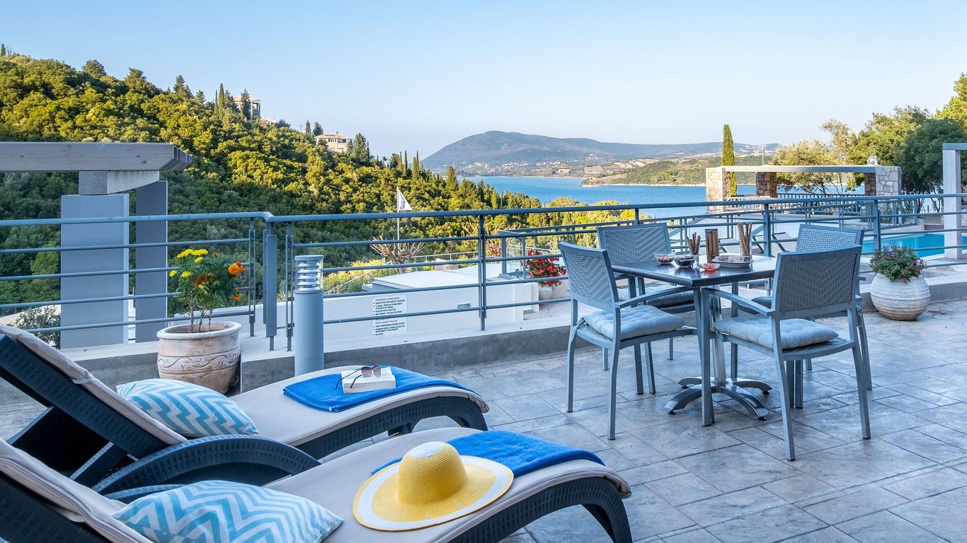 تيالوس فيلدج