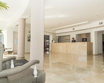 Aluasun Marbella Park - Marbella - Front desk