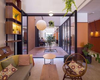 Hotel Orangine - Hospitalet de Llobregat - Recepción