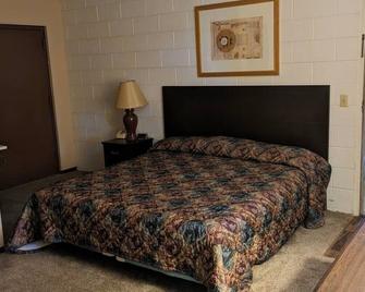 Paradise Falls Motel & Liquor Llc - Red Lake Falls - Bedroom