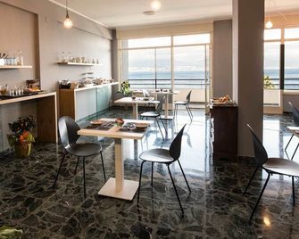 Ciauru Design B&B - Messina - Ravintola