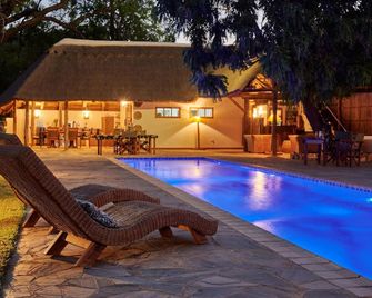 Wild Dogs Lodge - Lusaka - Pool