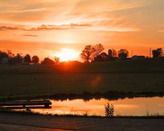 Cottage Living on Peaceful Lancaster Co. Farm - Elizabethtown - Outdoors view