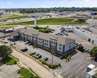 Comfort Inn & Suites Hazelwood - St. Louis - Hazelwood - Gebouw