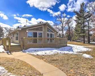 Waterfront Friendship Home with Private Pier! - Arkdale - Edificio