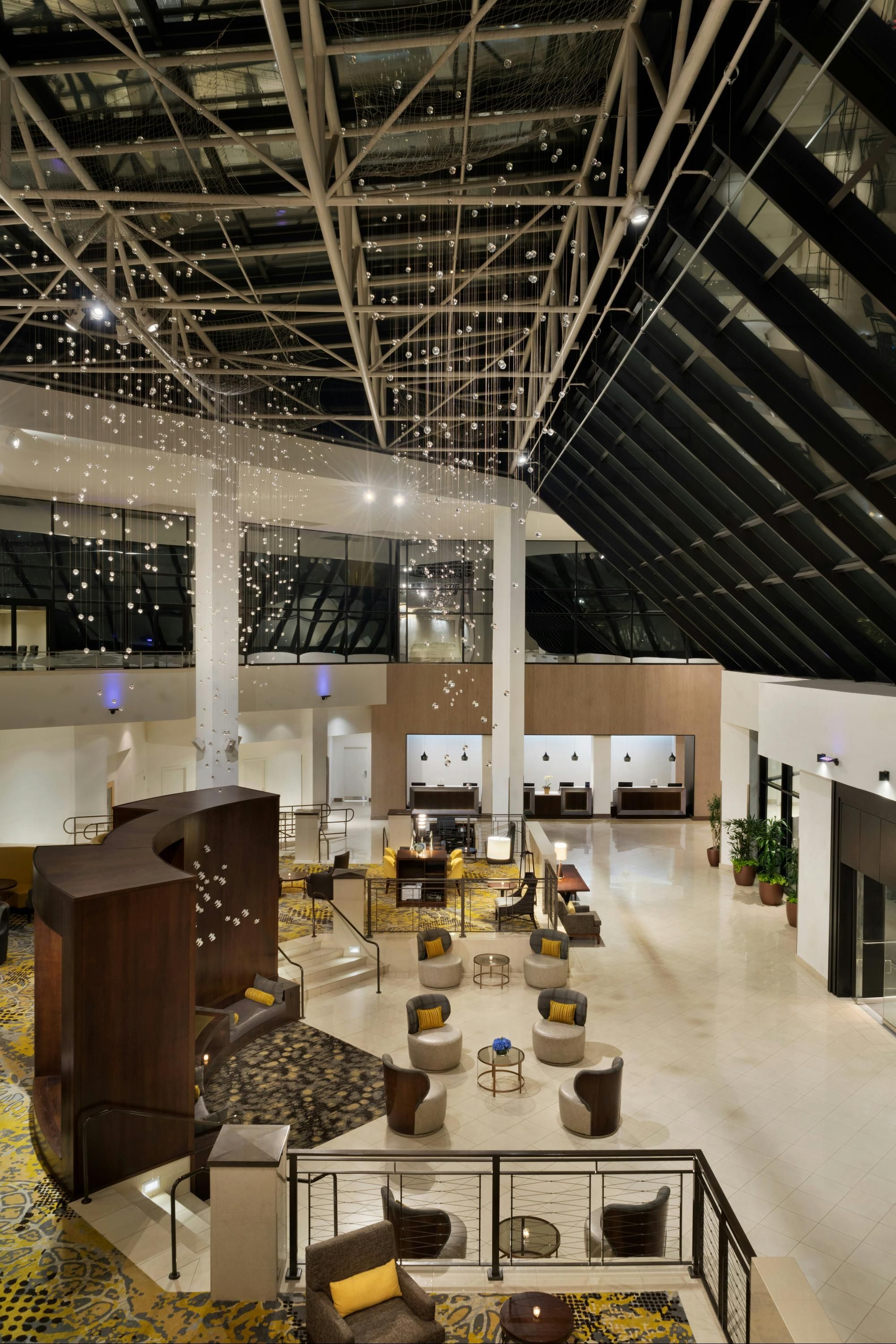 DoubleTree by Hilton Stamford - Stamford - Lobby