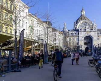 Spacious 3br 2 5 Ba Near Diamond District by Oneluxstay - Antwerp