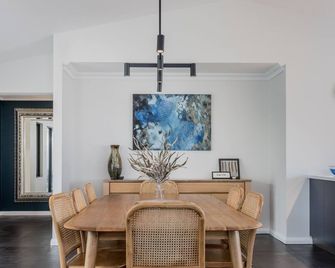 Vancouver's End by the BnB Collection - Albany - Dining room