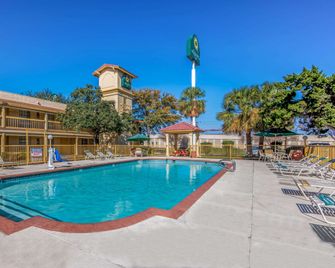 La Quinta Inn By Wyndham Ih-10 West San Antonio Tx - San Antonio - Piscina