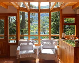 BOG Le Pommier - Cabañas con vista al Lago y piscina climatizada - Villa La Angostura - Sala de estar