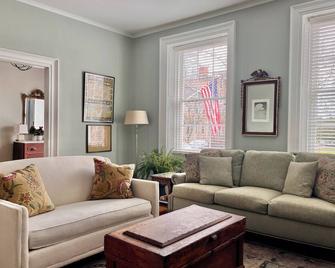 Elegant 5 Br Row House In Historic Geneva: Walk To Hws, Lake, Downtown - Geneva