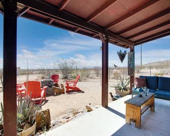 Starfire Relaxation Retreat - Joshua Tree - Patio