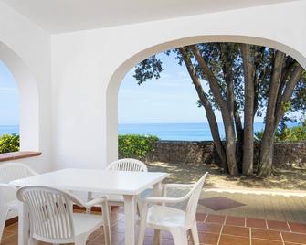 Nicolaus Club Quattro Lune Resort - Cala Liberotto - Patio