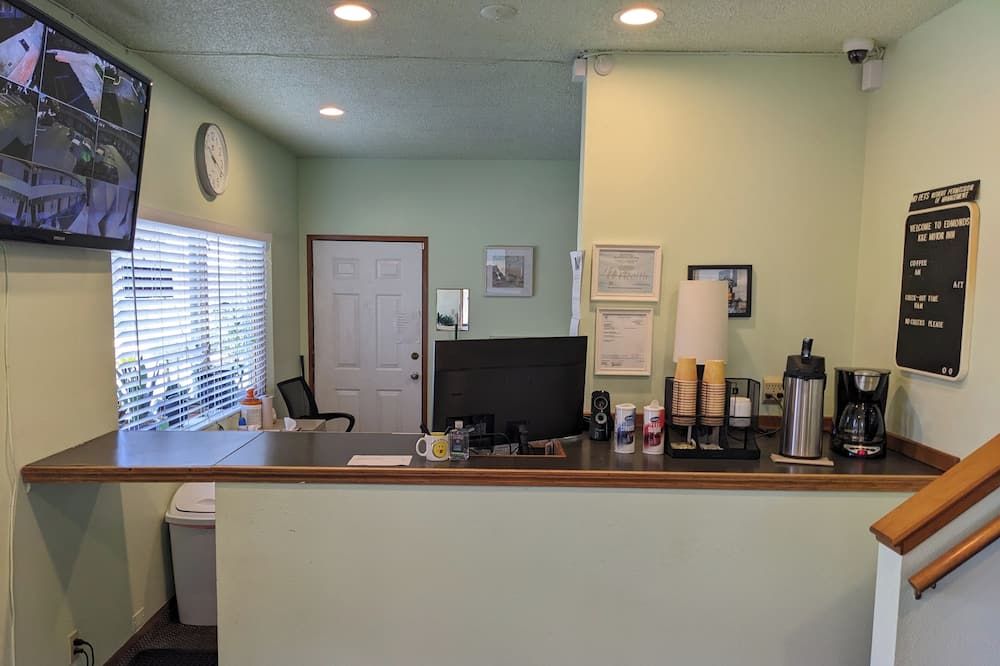 K&E Motor Inn - אדמונדס - דלפק קבלה