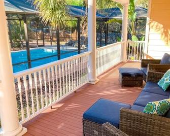 University House - 8 Bedrooms Walk to UF / Stadium - Gainesville - Balcony