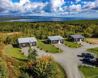 Lake View Cottage With Private Hot Tub - Lazy Bear - West Bay - Edificio