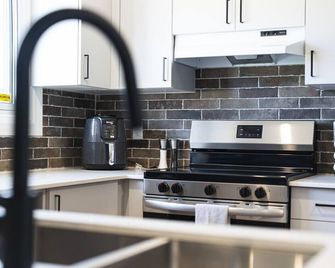 Cozy 3bdr With Amenities+ - Cornwall - Kuchyň
