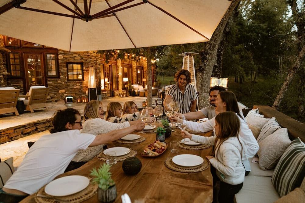 Luxury Nature Getaway Stone House by Casa Oso - Mariposa - Restaurant