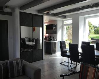 fully renovated house in the village center - enclosed garden - Bacilly - Comedor
