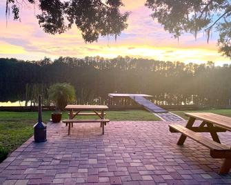 Lake Living With Beautiful Views! - Land O' Lakes - Patio