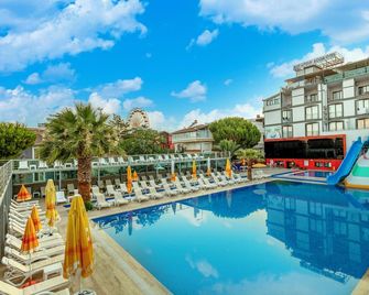 Ozkaptan Aqua Otel - Marmara - Piscina