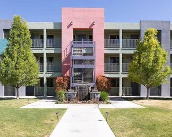 Nob Hill Boho Midcentury Charmer - Alburquerque - Edificio