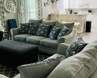 Beautiful Beach House.. Short Walk To Beach.. Golf Cart.. Indoor/Outdoor Pool - Garden City Beach - Living room