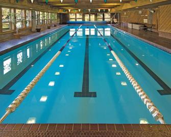 Quaint & Homey, Great Value Mammoth Getaway, Walk to Ice Rink & Bowling - Mammoth Lakes - Pool