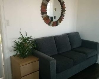 The Upperdeck o the ocean - Cheticamp - Living room