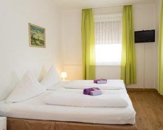 Hotel Moosbichl - Munich - Bedroom