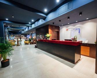 Peakture Hotel - בוקרשט - דלפק קבלה
