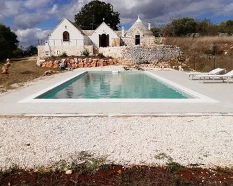 Trullo Home Sleeps 4 With Pool - Locorotondo - Bazén