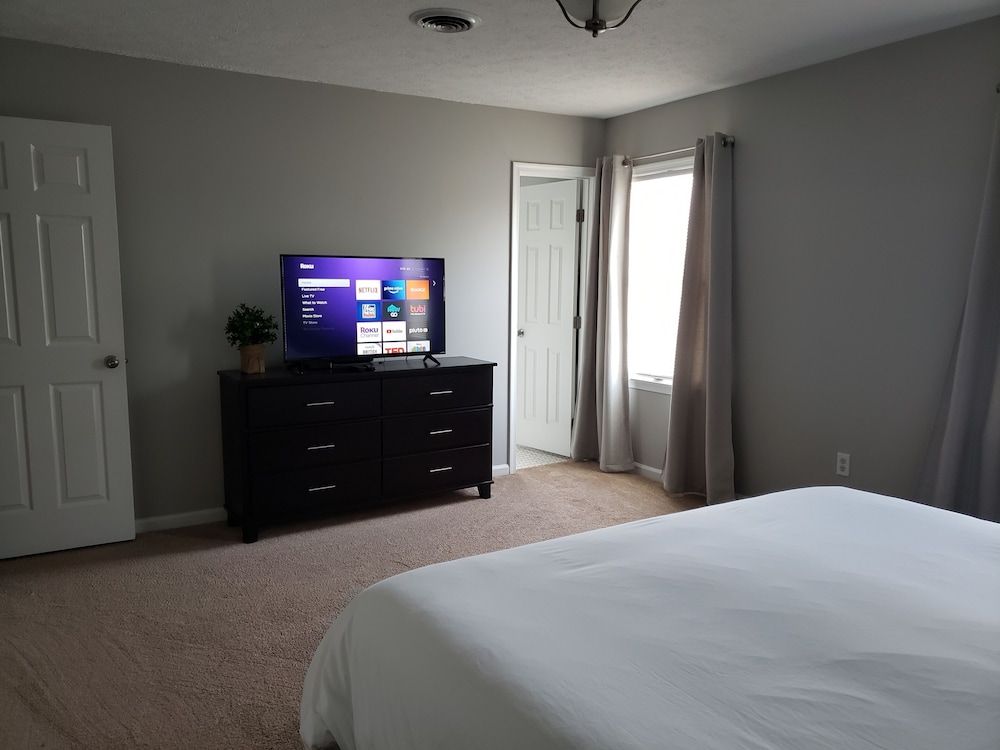 Bedroom view of Colonial Getaway Near Old Town Historic Winchester