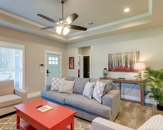 Centrally Located Stunning 3br 2ba Near Downtown - 聖安東尼奧 - 客廳