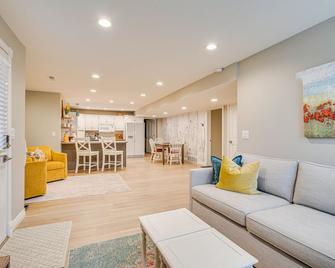 Lovely Remodeled North Salt Lake Apt 7 Mi to Dtwn - North Salt Lake - Living room