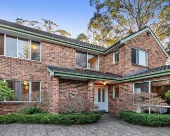 MetaWise Cozy Family Room3 in Shared Home Free Parking - Castle Hill - Gebäude