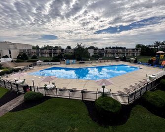 Red Lion Hotel Harrisburg Hershey - Harrisburg - Pool