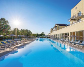 Dorint Marc Aurel Resort Bad Goegging - Neustadt an der Donau - Pool