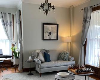 Historic Victorian on the Park - Little Falls - Sala de estar