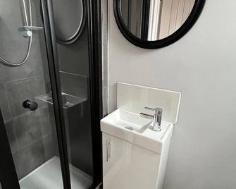 The Studio Castle Lane - Bournemouth - Bathroom