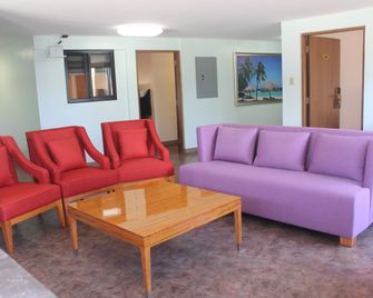 Saipan Beach Hotel - Garapan - Sala de estar