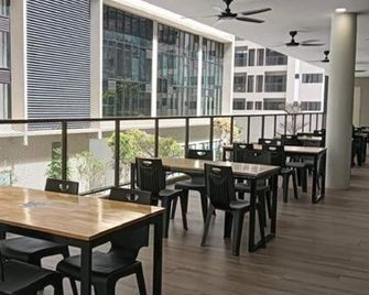 Nilai Youth City C-25-15 4pax - Kampung Baharu Nilai - Restaurant