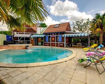House - Buchères - Piscine