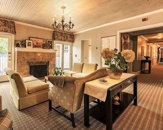 Maplewood Hotel - Saugatuck - Living room