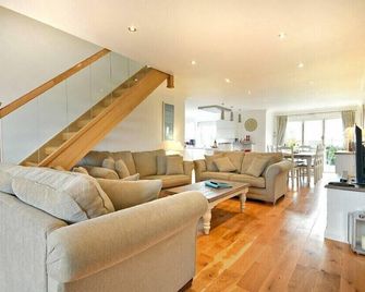 Portland, Pet Friendly, Country Holiday Cottage In Beadnell - Beadnell - Living room