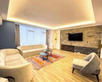 104- Large and Spacius - Ankara - Huiskamer