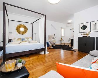 Apartments Sea View - Sunrise and Maremonte - Rovinj - Yatak Odası