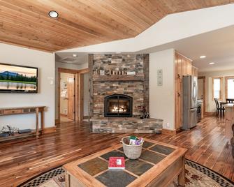 Shepherd Family Retreats- Fox - West Yellowstone - Sala de estar